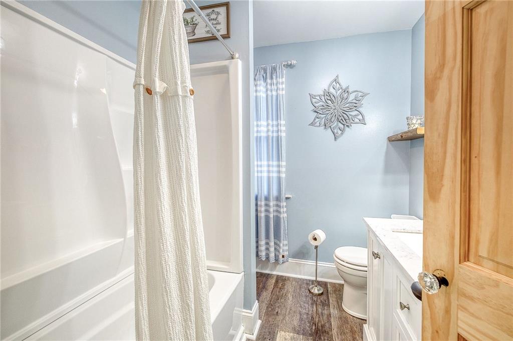 629 George Street Coraopolis, PA 15108 - Photo 17 of 25 Main 2nd floor bath.