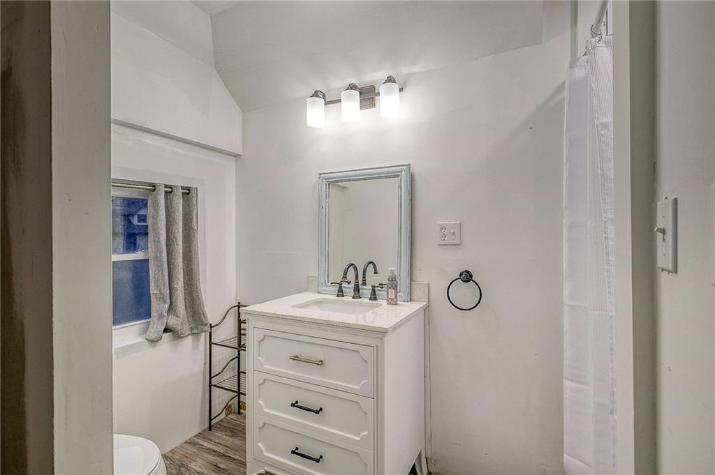 629 George Street Coraopolis, PA 15108 - Photo 22 of 25 3rd floor bathroom....new everything!!