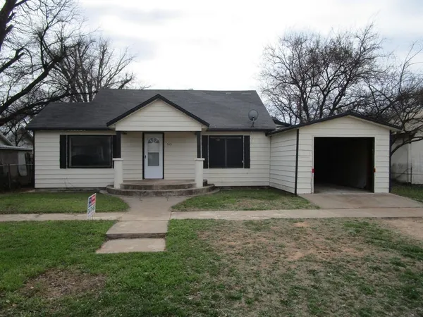 $57,500 | 515 West McLain Street, Seymour, TX 76380