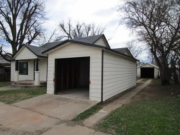 $57,500 | 515 West McLain Street, Seymour, TX 76380
