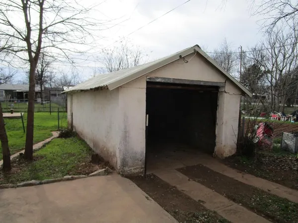 $57,500 | 515 West McLain Street, Seymour, TX 76380