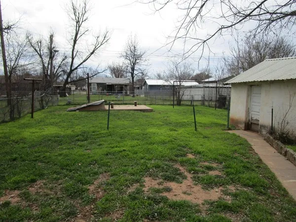 $57,500 | 515 West McLain Street, Seymour, TX 76380