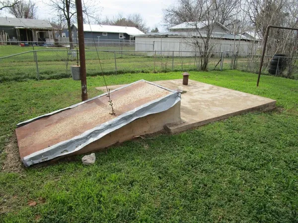 $57,500 | 515 West McLain Street, Seymour, TX 76380