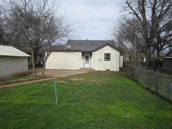 $57,500 | 515 West McLain Street, Seymour, TX 76380