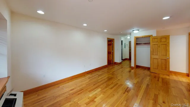 $3,095 | 84-14 143rd Street, Unit 3F | Briarwood