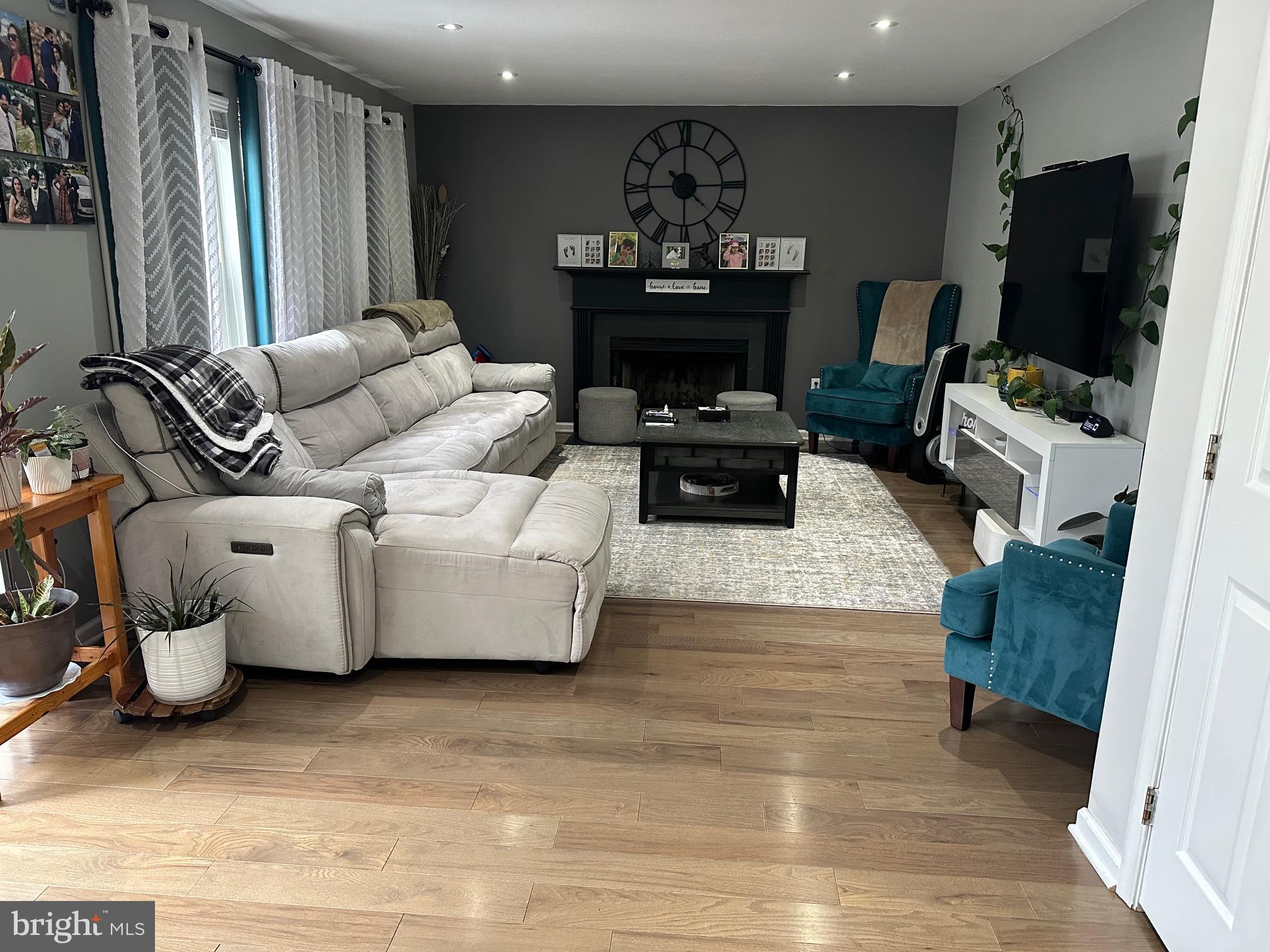 12 Murray Way Blackwood, NJ 08012 - Photo 11 of 46 a living room with furniture and a flat screen tv