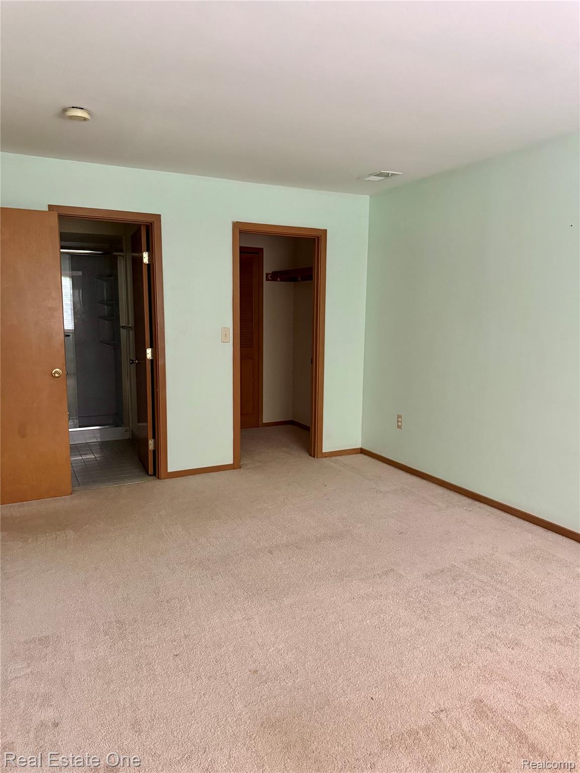 24060 Middlebelt Road Farmington, MI 48336 - Photo 11 of 14 IMG_4169.jpg