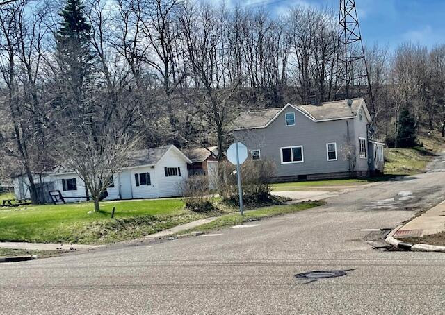 183 12th Street Manistee, MI 49660 - Photo 2 of 11