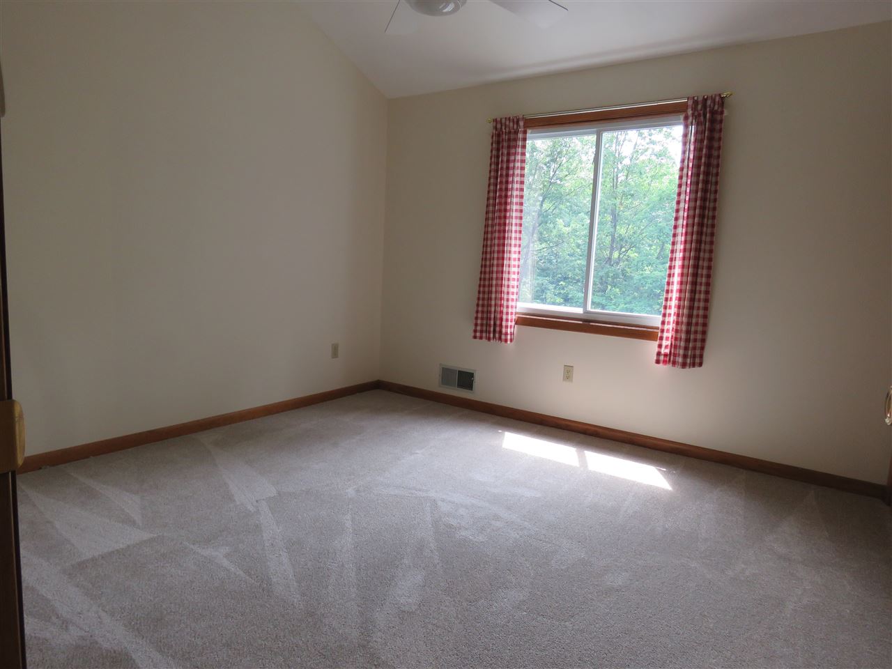 8 Sunridge Road Windham, NH 03087 - Photo 22 of 34