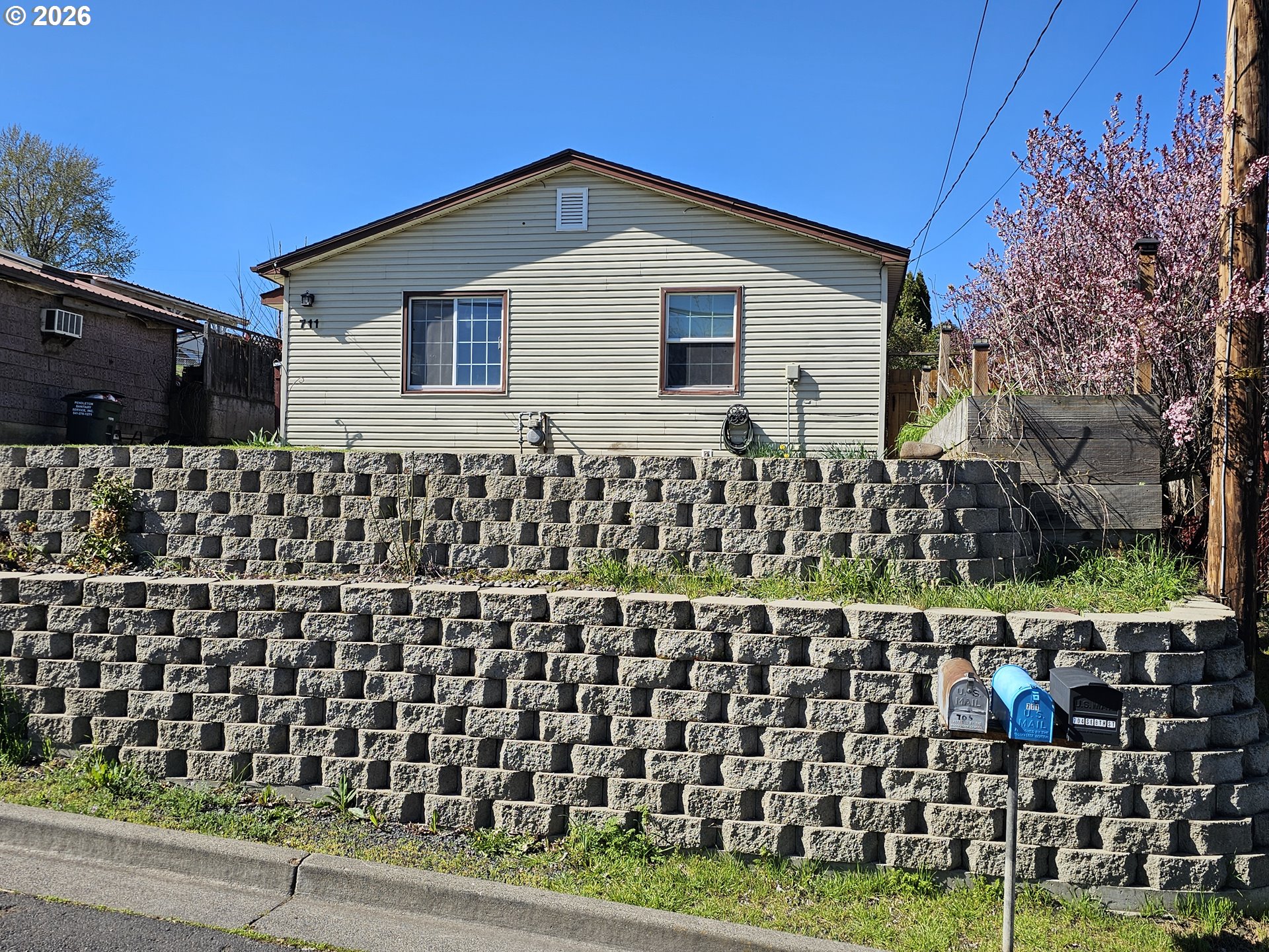 711 Southeast 8th Street Pendleton, OR 97801 - Photo 3 of 34