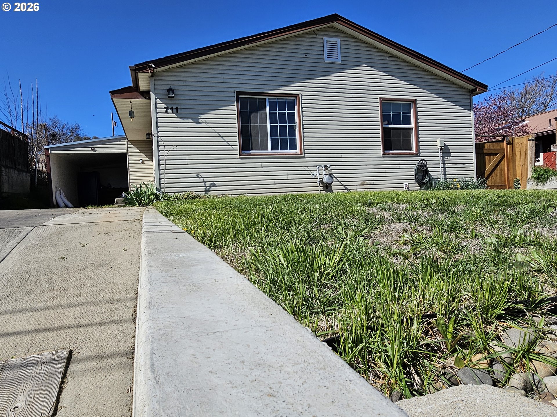 711 Southeast 8th Street Pendleton, OR 97801 - Photo 4 of 34