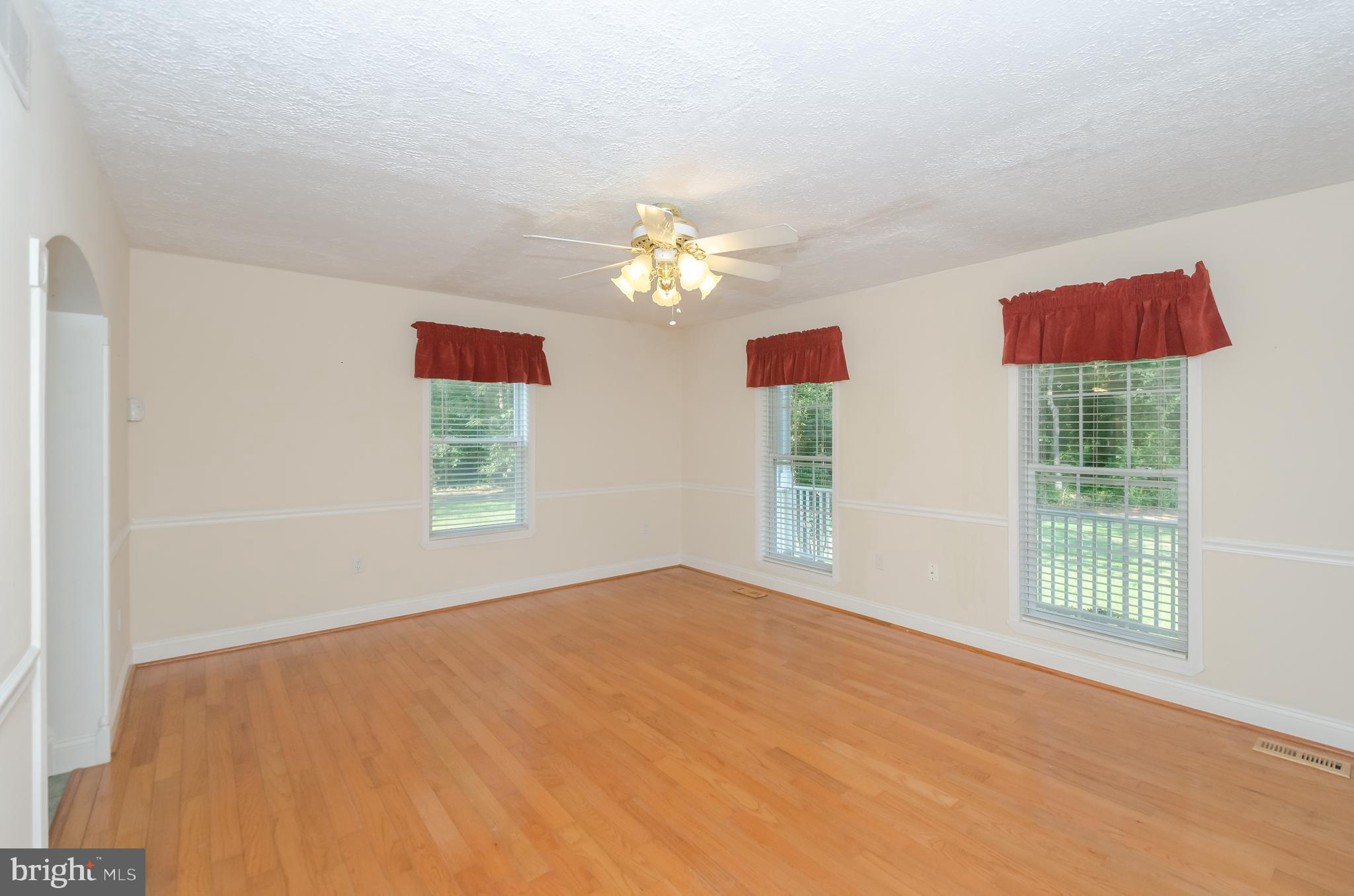 869 Swift Road Pasadena, MD 21122 - Photo 9 of 68 Living Room