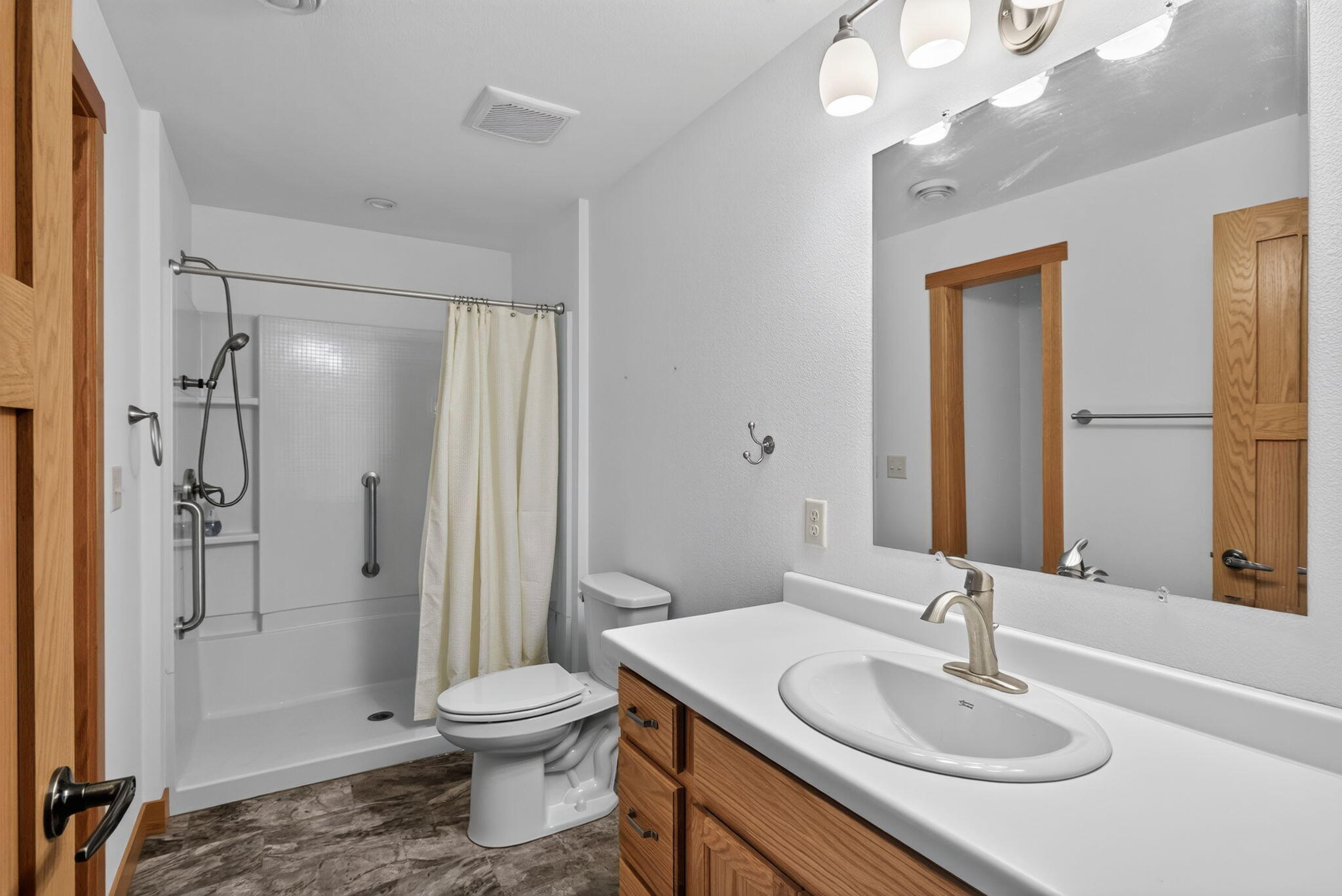 2018 Spakenburg Road Holmen, WI 54636 - Photo 23 of 28 LL Full Bathroom