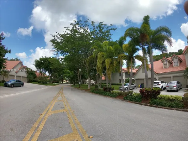 $3,400 | 5800 Coach House Circle, Unit E, Boca Raton, FL 33486