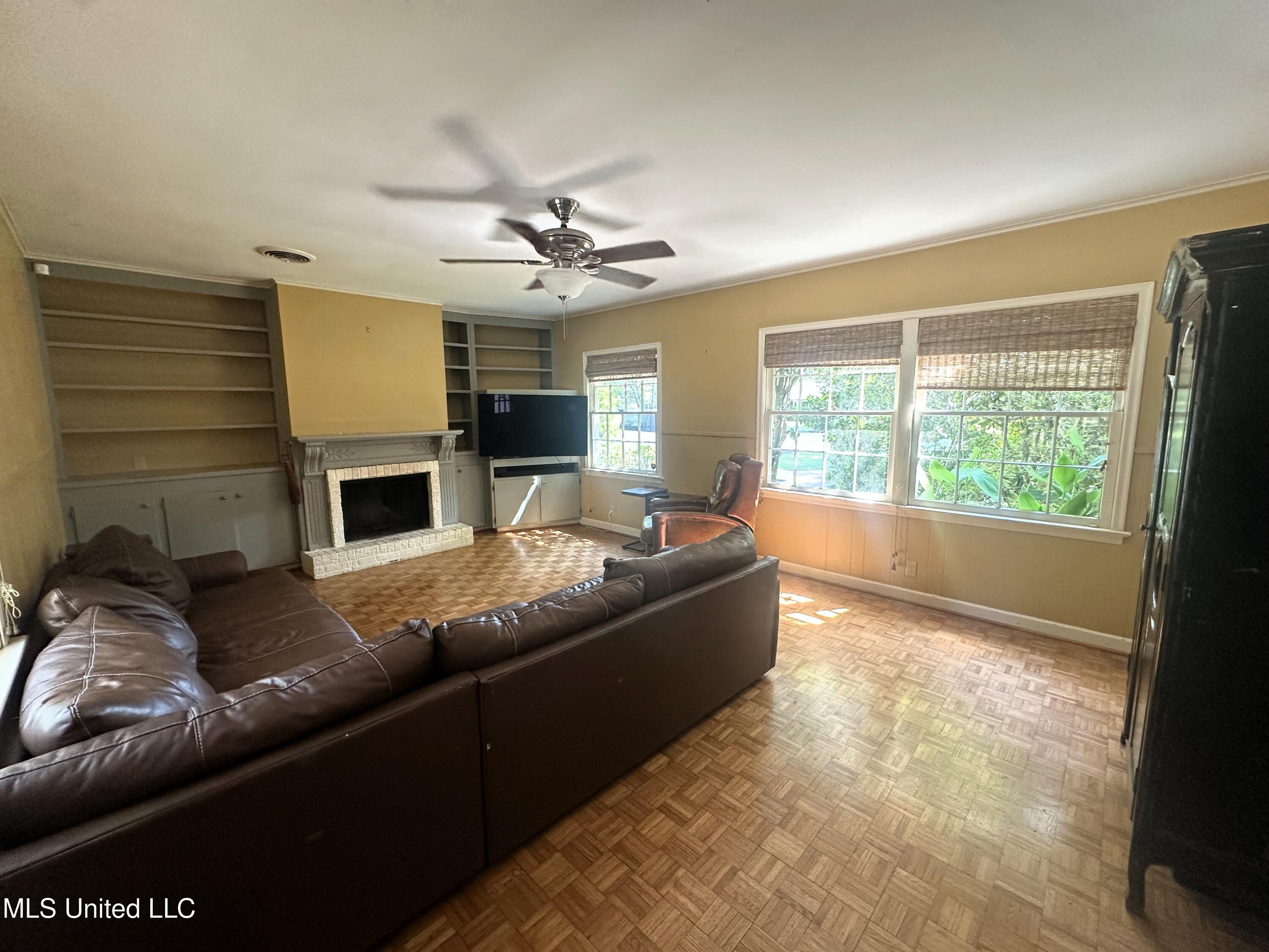 650 Meadowbrook Road Jackson, MS 39206 - Photo 12 of 18 Keeping Room