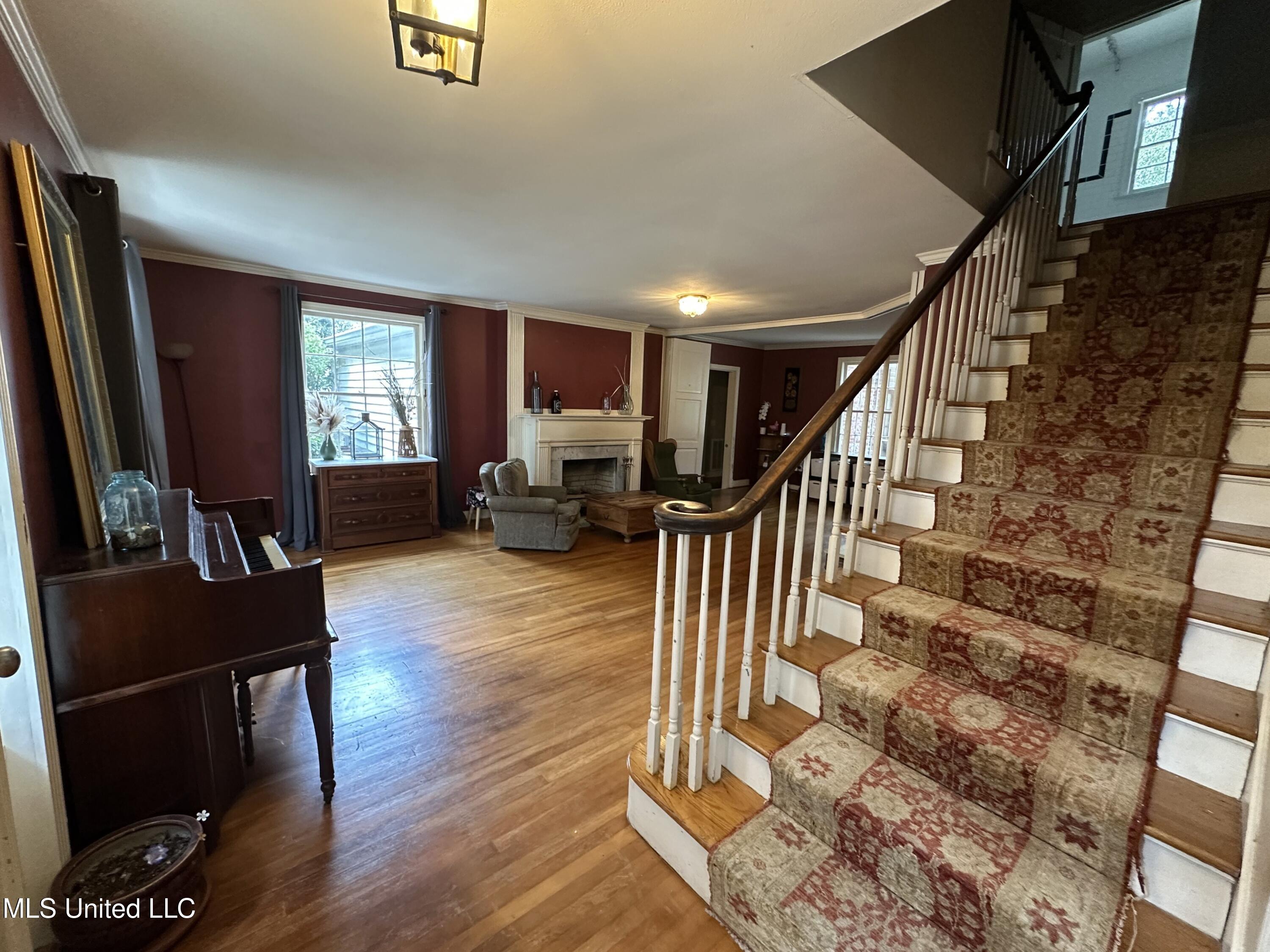 650 Meadowbrook Road Jackson, MS 39206 - Photo 5 of 18 Formal Living