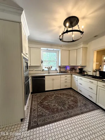 $299,000 | 650 Meadowbrook Road, Jackson, MS 39206