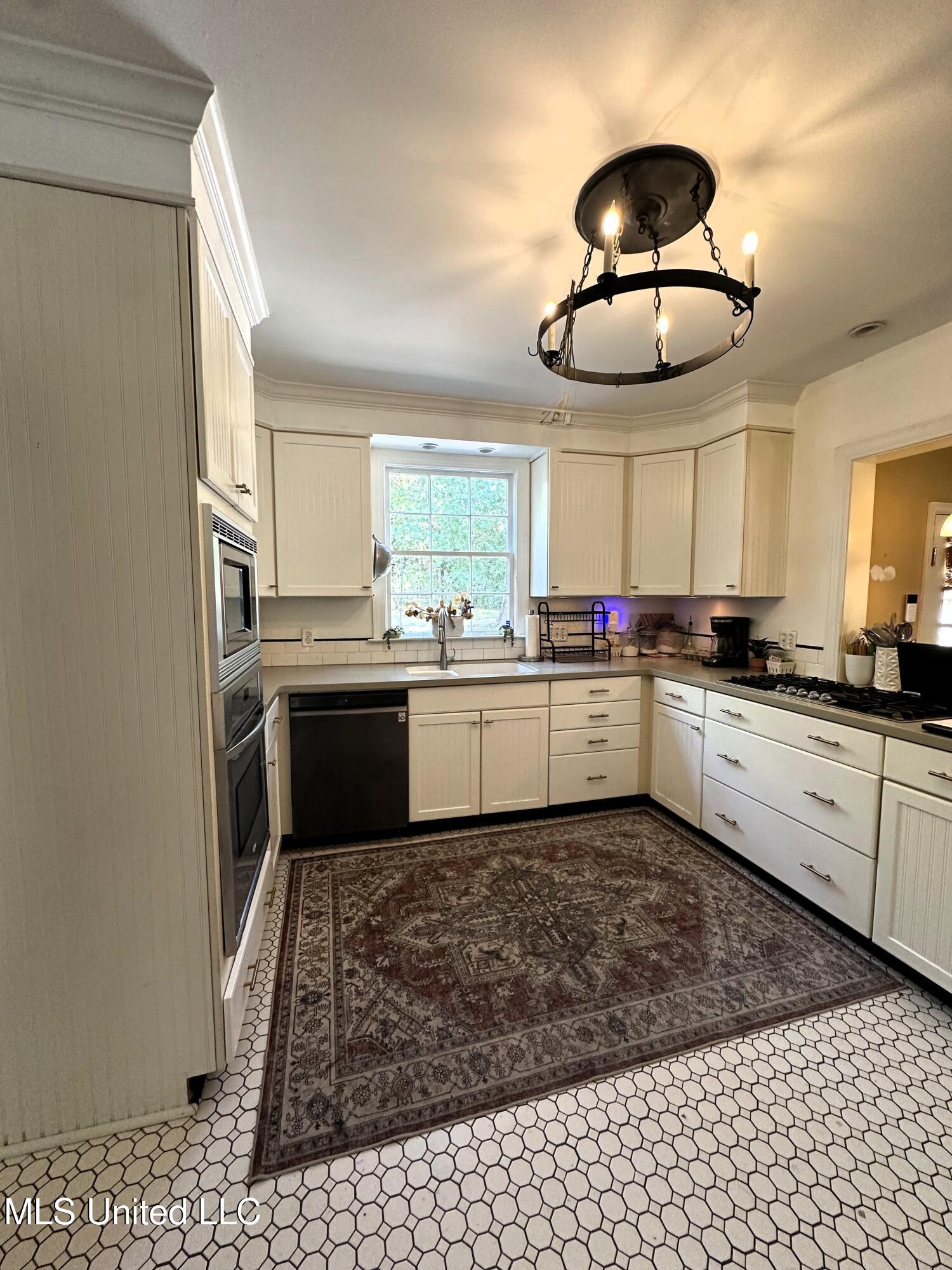 650 Meadowbrook Road Jackson, MS 39206 - Photo 10 of 18 Kitchen