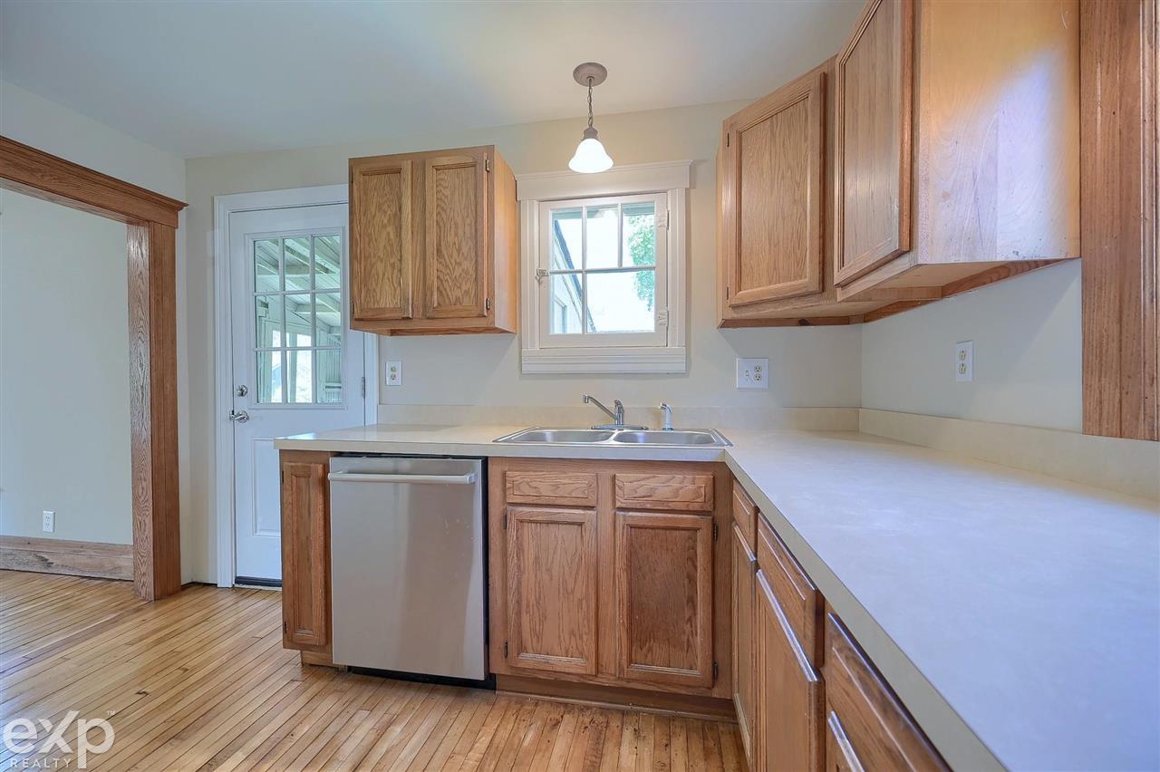 529 Madison Avenue Rochester, MI 48307 - Photo 10 of 22 50073516-9.JPG