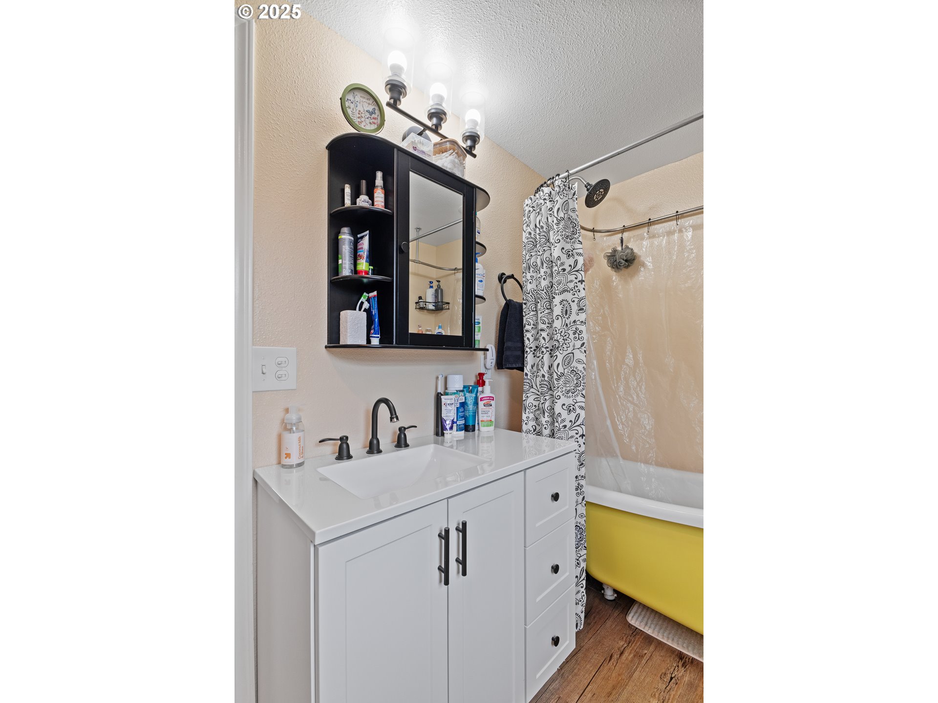 1434 Maryland Avenue Myrtle Point, OR 97458 - Photo 12 of 24 a bathroom with a sink and a mirror