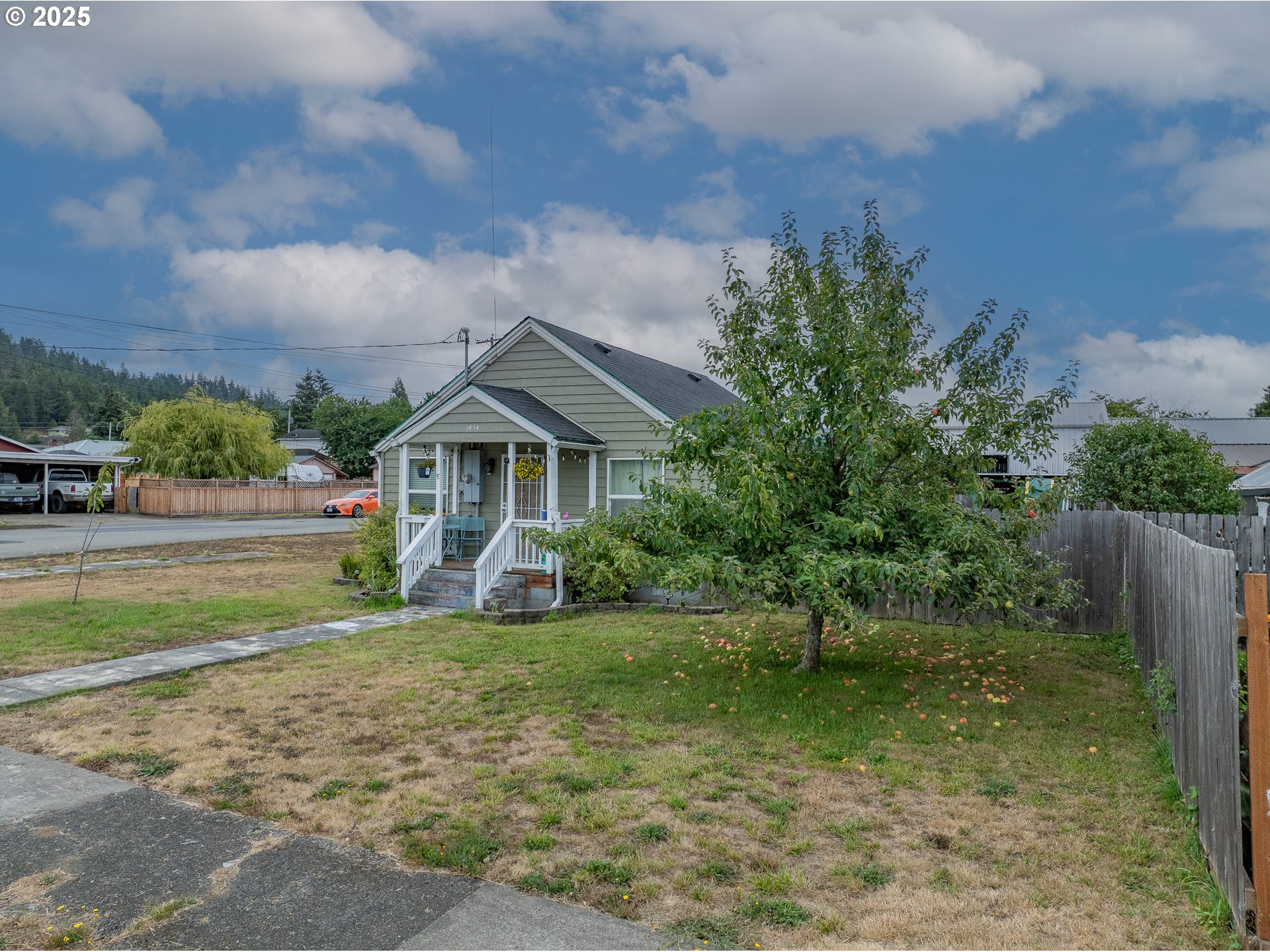 1434 Maryland Avenue Myrtle Point, OR 97458 - Photo 3 of 24 a front view of a house with garden