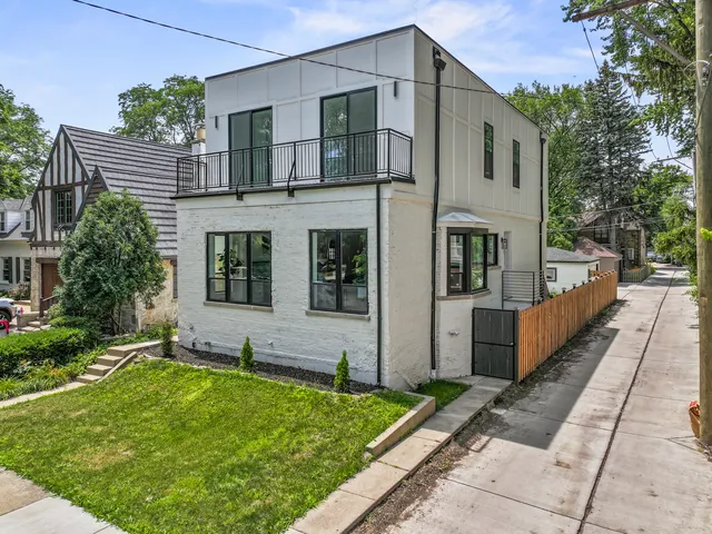 $1,199,000 | 5944 North Knox Avenue, Chicago, IL 60646
