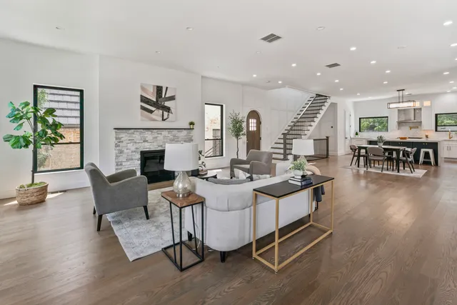 $1,199,000 | 5944 North Knox Avenue, Chicago, IL 60646