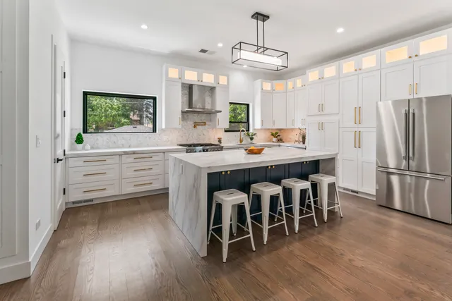 $1,199,000 | 5944 North Knox Avenue, Chicago, IL 60646