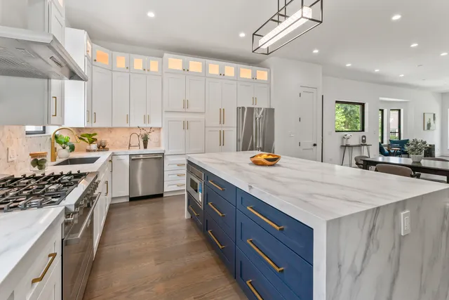 $1,199,000 | 5944 North Knox Avenue, Chicago, IL 60646