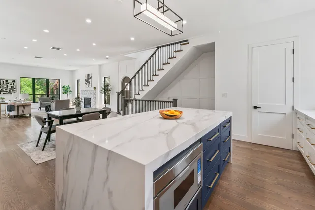 $1,199,000 | 5944 North Knox Avenue, Chicago, IL 60646