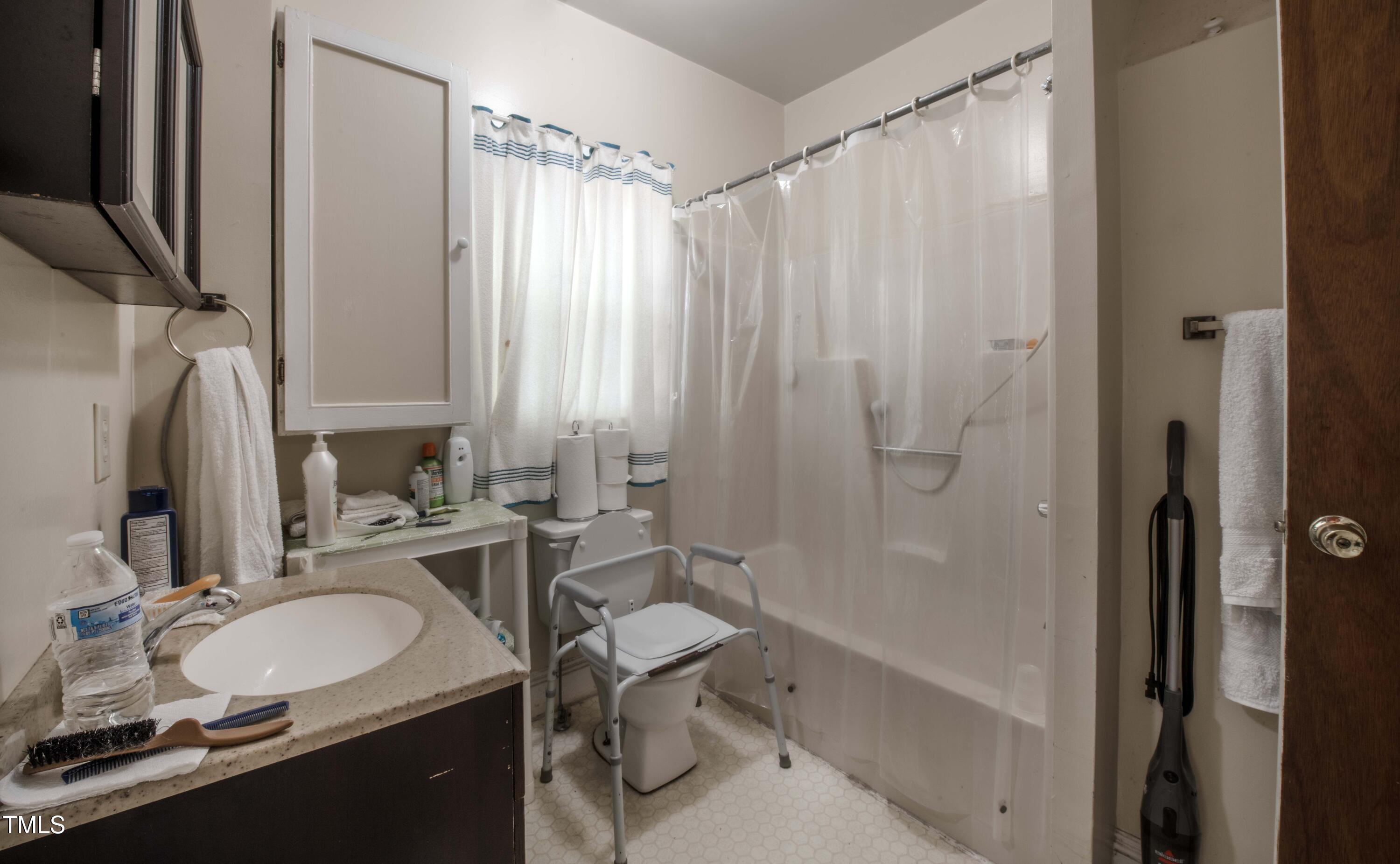 1833 Zebulon Road Zebulon, NC 27597 - Photo 2 of 12 _8505362 1a