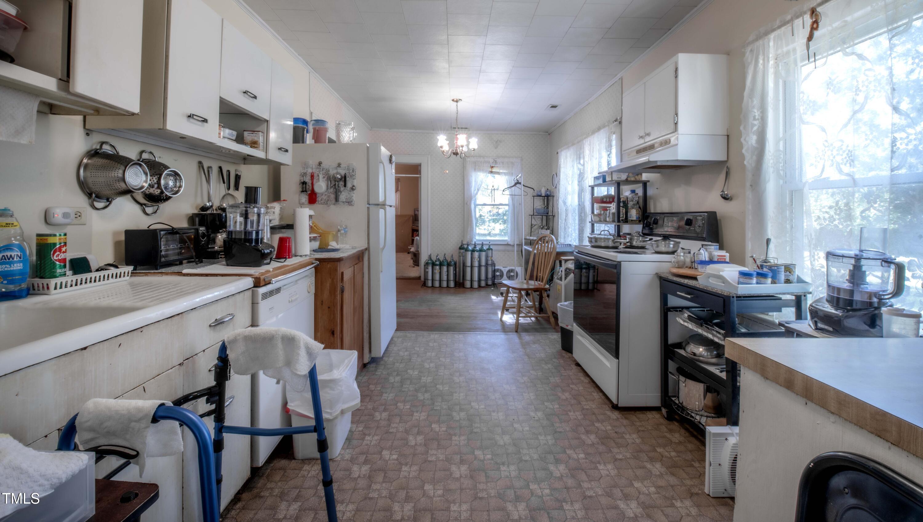 1833 Zebulon Road Zebulon, NC 27597 - Photo 4 of 12 _8505366 1a