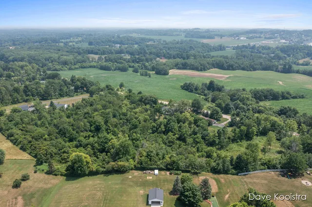 $269,900 | 1900 Quincy Street Southwest, Grandville, MI 49418