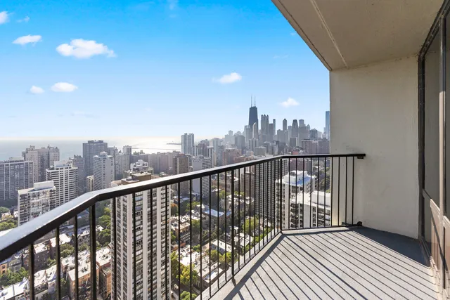 $4,800 | 1560 North Sandburg Terrace, Unit 4302, Chicago, IL 60610