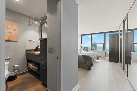 $4,800 | 1560 North Sandburg Terrace, Unit 4302, Chicago, IL 60610