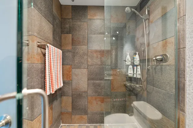 $4,800 | 1560 North Sandburg Terrace, Unit 4302, Chicago, IL 60610