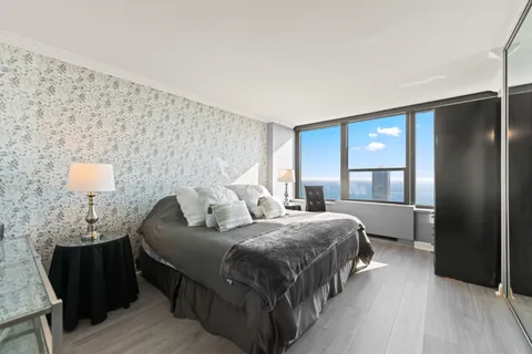 $4,800 | 1560 North Sandburg Terrace, Unit 4302, Chicago, IL 60610