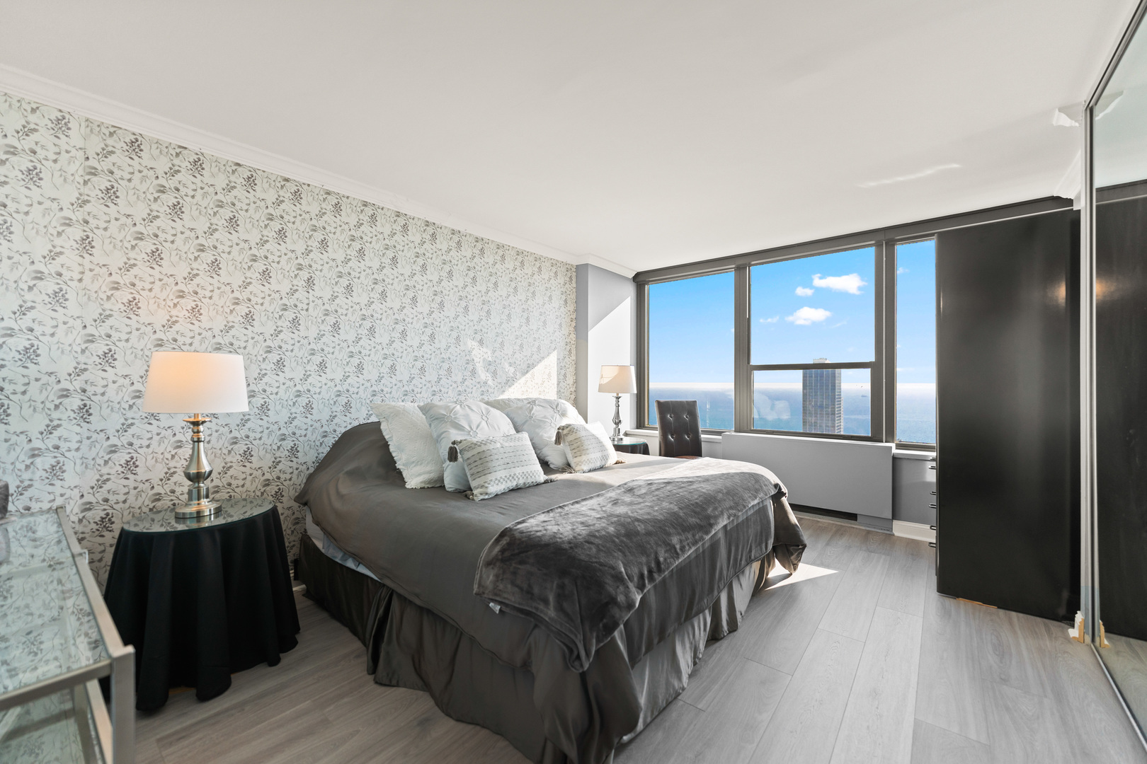 1560 North Sandburg Terrace, Unit 4302 Chicago, IL 60610 - Photo 18 of 30