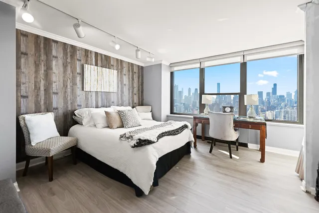 $4,800 | 1560 North Sandburg Terrace, Unit 4302, Chicago, IL 60610