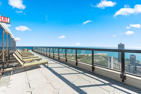 $4,800 | 1560 North Sandburg Terrace, Unit 4302, Chicago, IL 60610