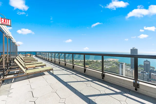 $4,800 | 1560 North Sandburg Terrace, Unit 4302, Chicago, IL 60610