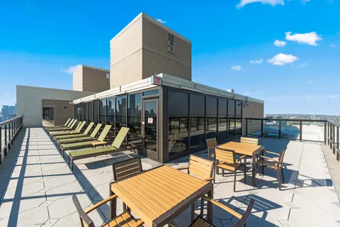 $4,800 | 1560 North Sandburg Terrace, Unit 4302, Chicago, IL 60610