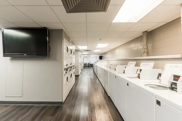 $4,800 | 1560 North Sandburg Terrace, Unit 4302, Chicago, IL 60610