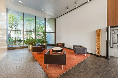 $4,800 | 1560 North Sandburg Terrace, Unit 4302, Chicago, IL 60610