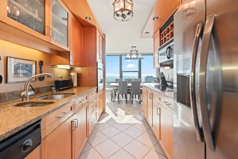 $4,800 | 1560 North Sandburg Terrace, Unit 4302, Chicago, IL 60610