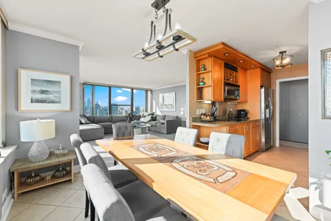 $4,800 | 1560 North Sandburg Terrace, Unit 4302, Chicago, IL 60610