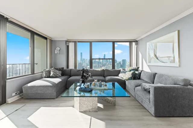 $4,800 | 1560 North Sandburg Terrace, Unit 4302, Chicago, IL 60610