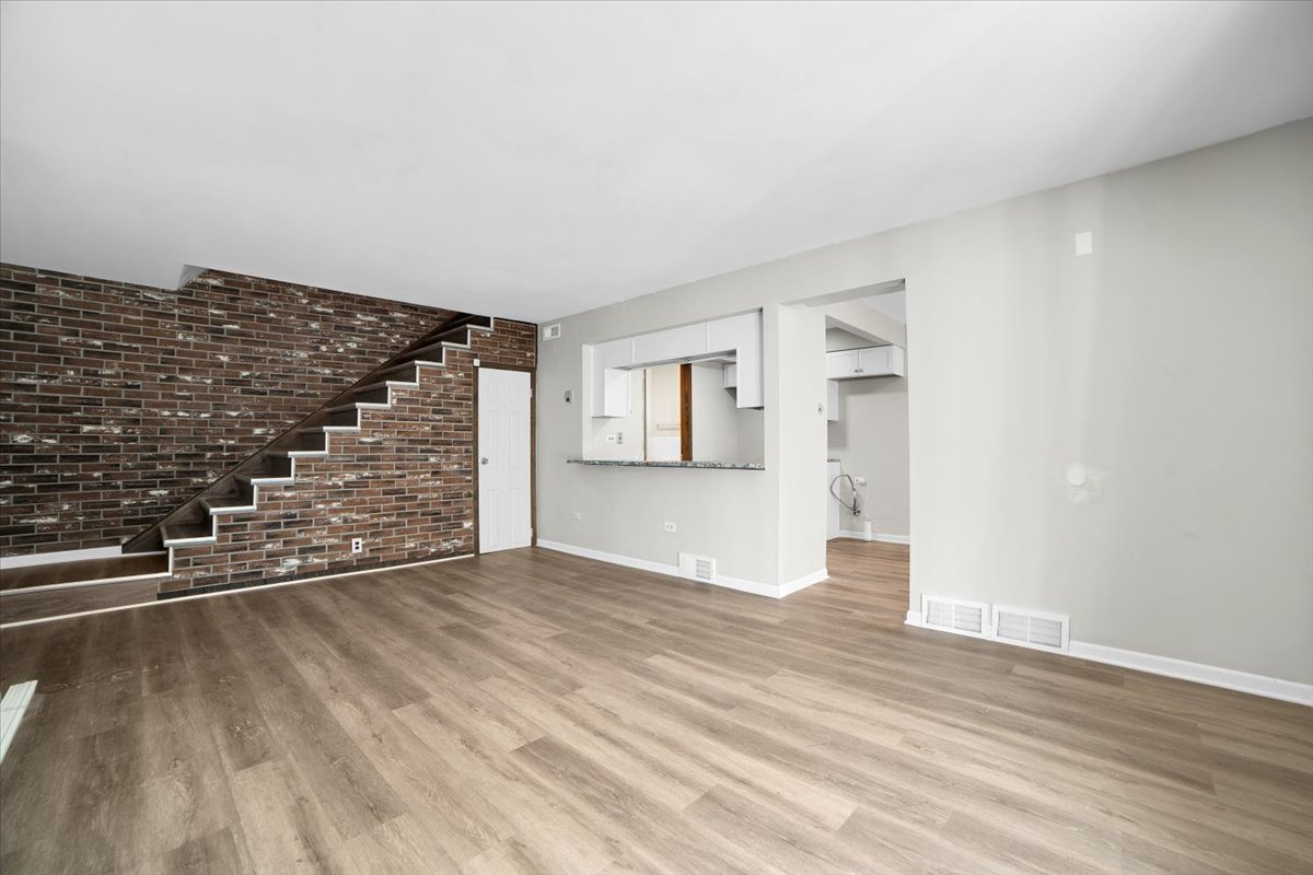 9835 South Harlem Avenue, Unit T Chicago Ridge, IL 60415 - Photo 4 of 35 Gallery Image 4