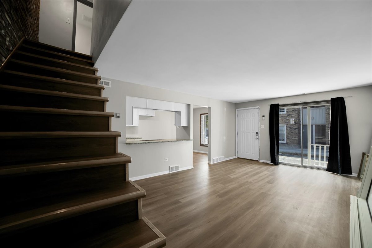 9835 South Harlem Avenue, Unit T Chicago Ridge, IL 60415 - Photo 5 of 35 Gallery Image 5