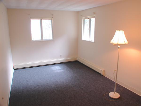 35 Edith Road Framingham, MA 01701 - Photo 6 of 8